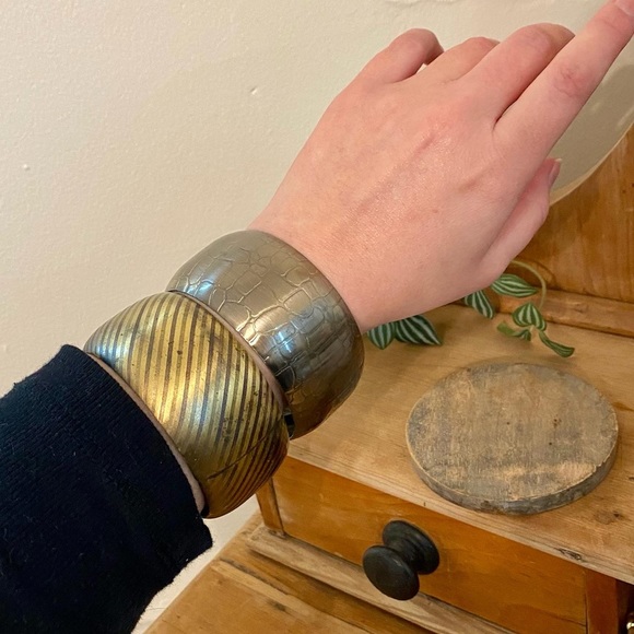 Beautiful Chunky Textured Metal Bangle - Picture 3 of 3